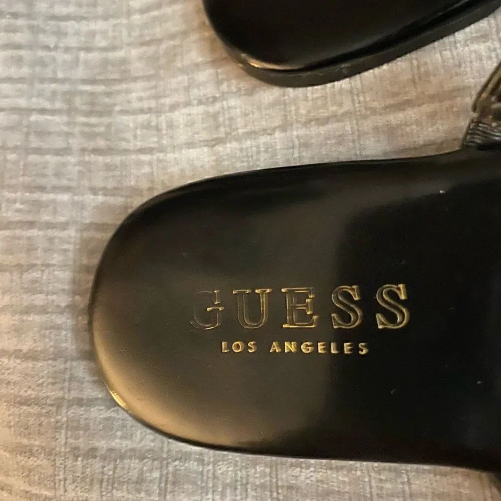GUESS thong sandals / black women / size 7M - Picture 3 of 5